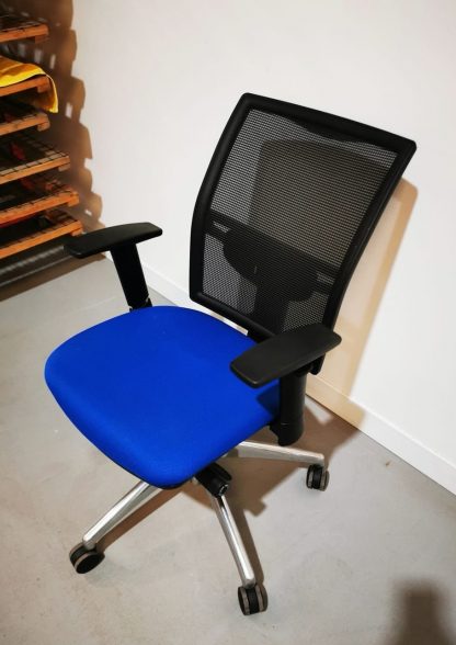 Office Chairs - Image 6