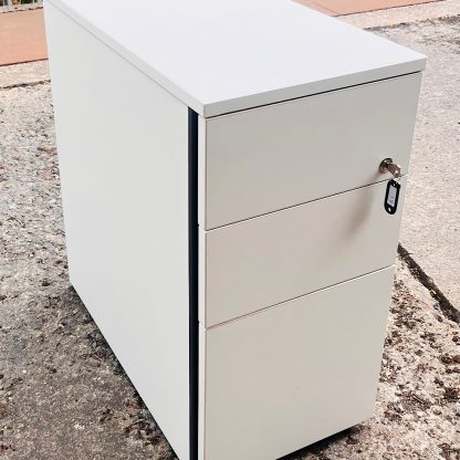 3 Draw Pedestal on Wheels With Key - Image 9